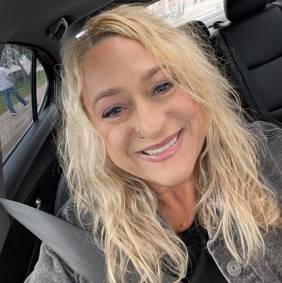 Meet your Posher, Rachel - Picture 1 of 1